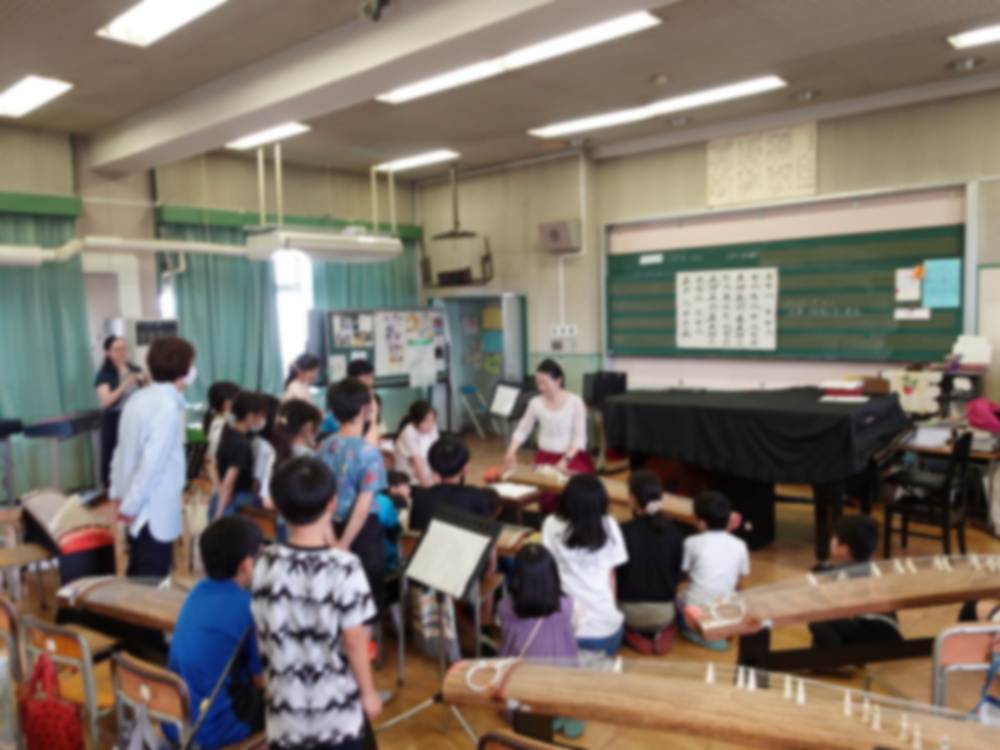 ４年生　『さくらさくら』筝体験教室