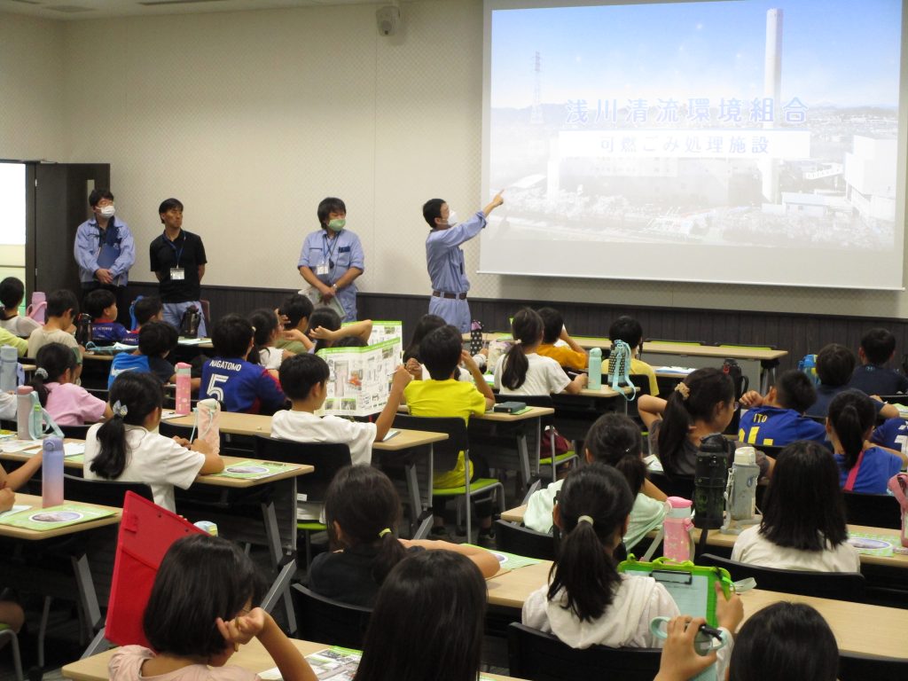４年生　社会科見学