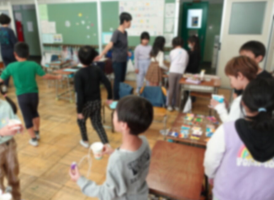 ２年生　「うごくうごく わたしのおもちゃ」