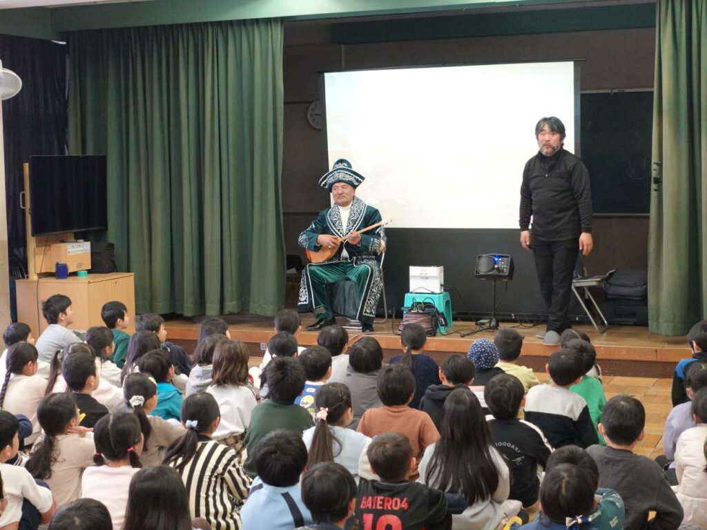 ２年生　馬頭琴コンサート