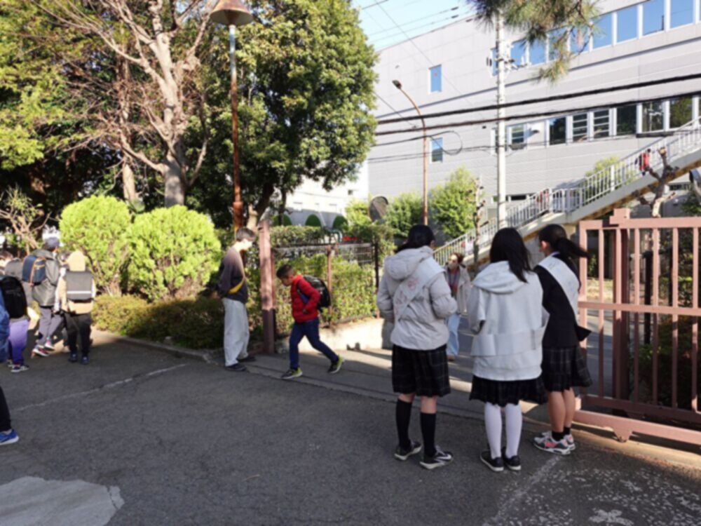 小中連携　あいさつ運動